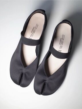 Atorie Handmade Tabi Silk Mary Jane Flats - new in box